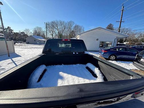 2017 RAM 1500 Night Crew Cab 4x4 5'7' Box