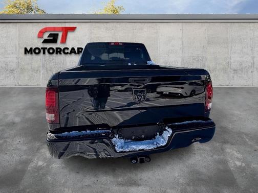 2017 RAM 1500 Night Crew Cab 4x4 5'7' Box