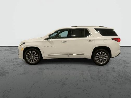 White 2023 Chevrolet Traverse Premier
