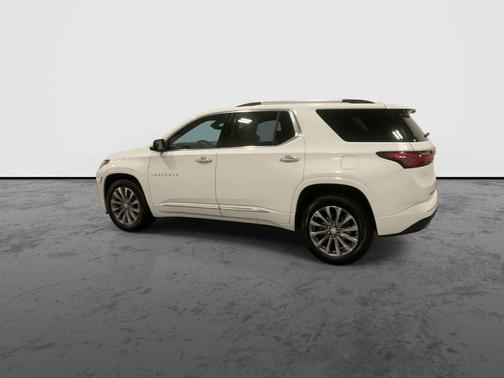 White 2023 Chevrolet Traverse Premier