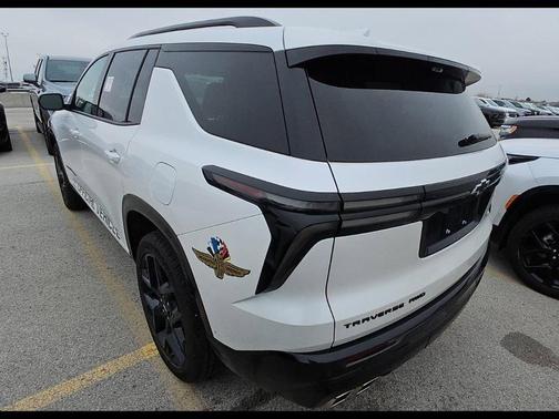 White 2025 Chevrolet Traverse RS