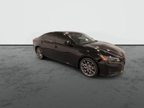 Black 2023 Nissan Altima 2.0 SR
