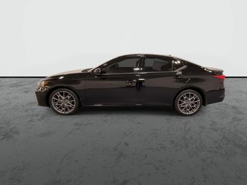 Black 2023 Nissan Altima 2.0 SR