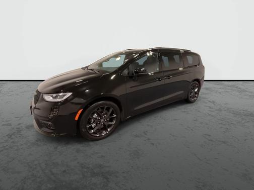 Black 2025 Chrysler Pacifica Limited
