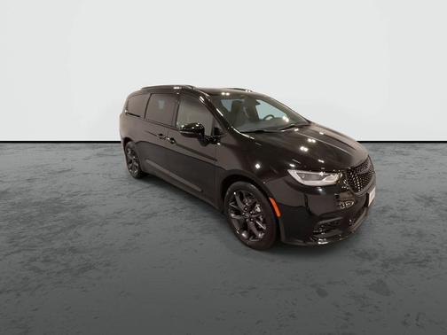 Black 2025 Chrysler Pacifica Limited