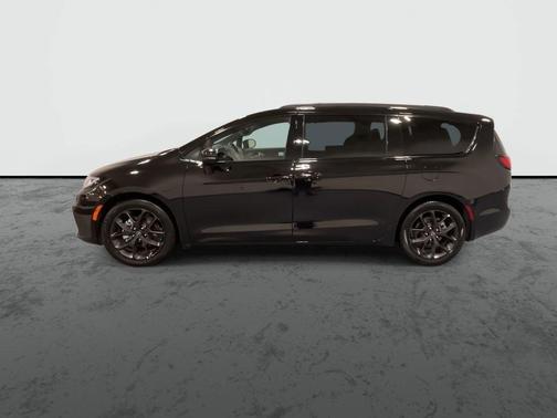 Black 2025 Chrysler Pacifica Limited