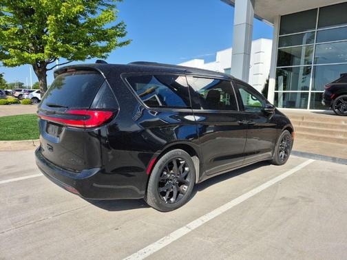 Black 2025 Chrysler Pacifica Limited