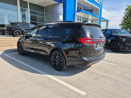 Black 2025 Chrysler Pacifica Limited