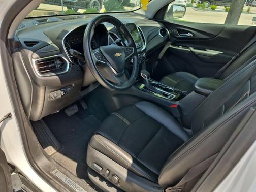 White 2022 Chevrolet Equinox Premier