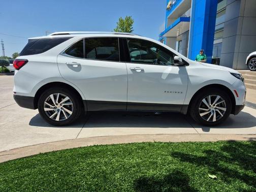 White 2022 Chevrolet Equinox Premier