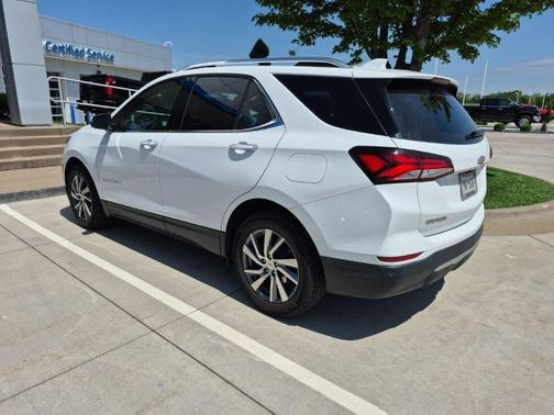 White 2022 Chevrolet Equinox Premier