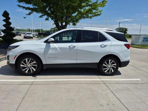 White 2022 Chevrolet Equinox Premier