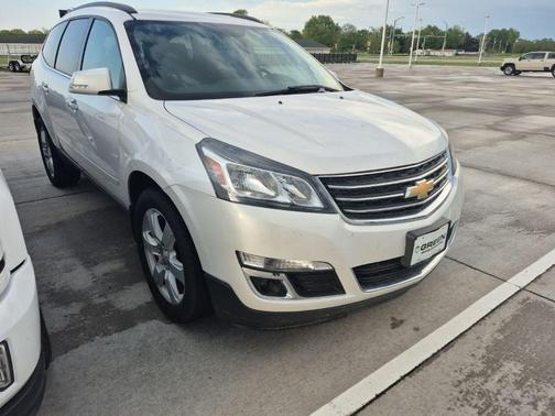 White 2016 Chevrolet Traverse 1LT