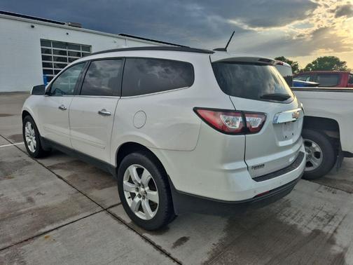 White 2016 Chevrolet Traverse 1LT