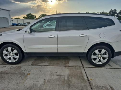 White 2016 Chevrolet Traverse 1LT
