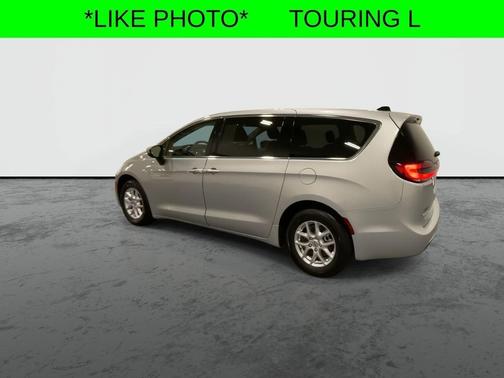 2023 Chrysler Pacifica Touring-L