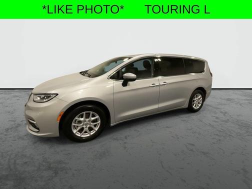 2023 Chrysler Pacifica Touring-L