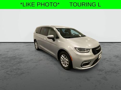2023 Chrysler Pacifica Touring-L