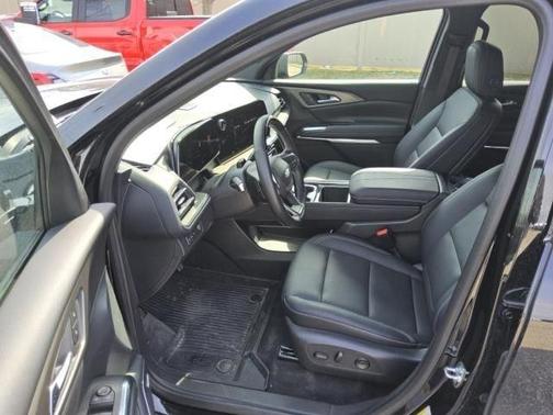Black 2025 Chevrolet Traverse LT