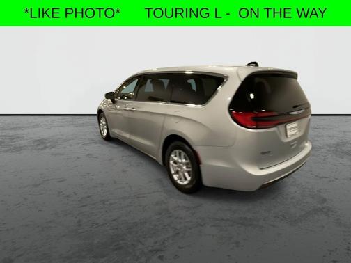 2023 Chrysler Pacifica Touring-L