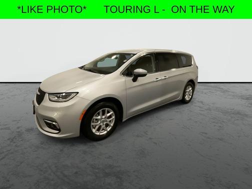 2023 Chrysler Pacifica Touring-L