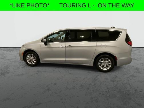 2023 Chrysler Pacifica Touring-L
