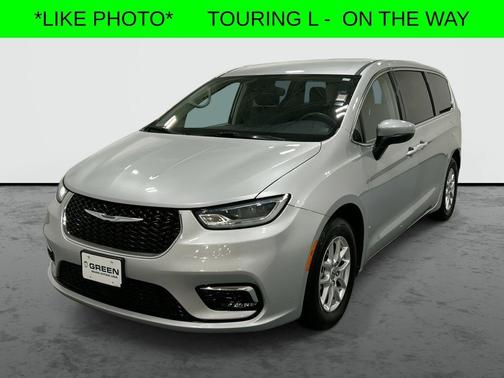 2023 Chrysler Pacifica Touring-L