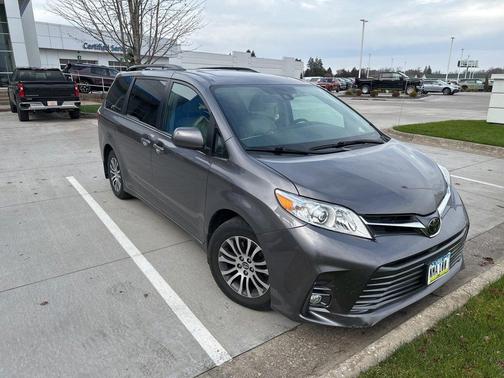 2018 Toyota Sienna XLE
