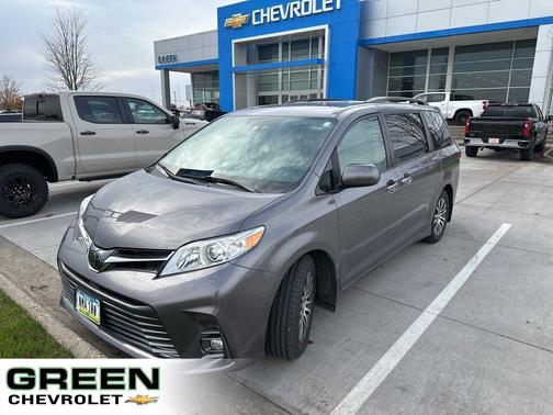 2018 Toyota Sienna XLE