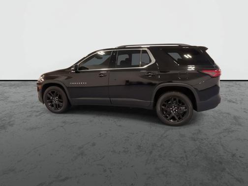 Black 2023 Chevrolet Traverse LT Cloth