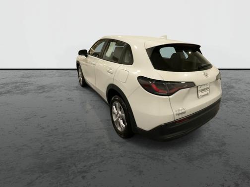 White 2024 Honda HR-V LX
