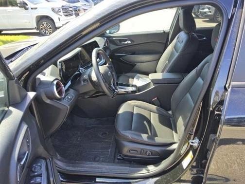 Black 2025 Chevrolet Trax 2RS