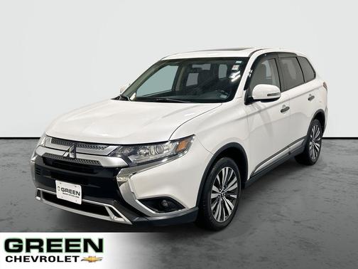 White 2019 Mitsubishi Outlander SE