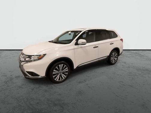 White 2019 Mitsubishi Outlander SE
