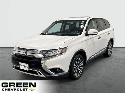 White 2019 Mitsubishi Outlander SE