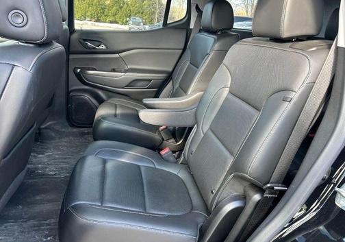 Black 2023 GMC Acadia SLT