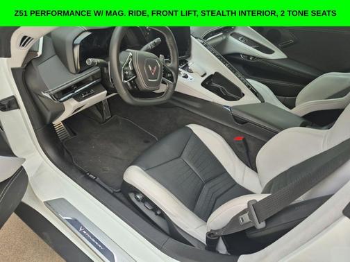 White 2023 Chevrolet Corvette Stingray w/3LT