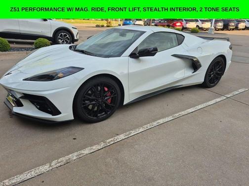 White 2023 Chevrolet Corvette Stingray w/3LT
