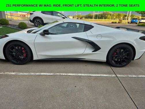 White 2023 Chevrolet Corvette Stingray w/3LT