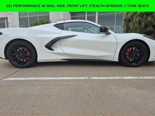 White 2023 Chevrolet Corvette Stingray w/3LT
