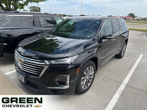Black 2022 Chevrolet Traverse Premier