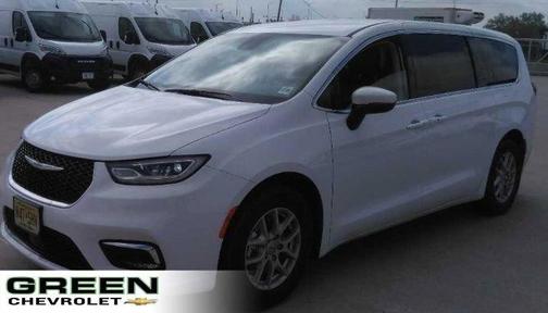 White 2023 Chrysler Pacifica Touring-L