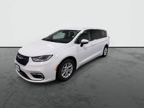 White 2023 Chrysler Pacifica Touring-L