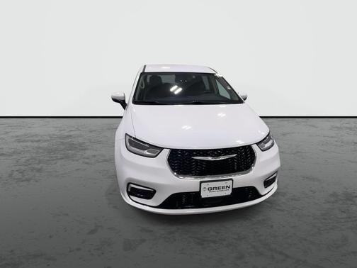 White 2023 Chrysler Pacifica Touring-L