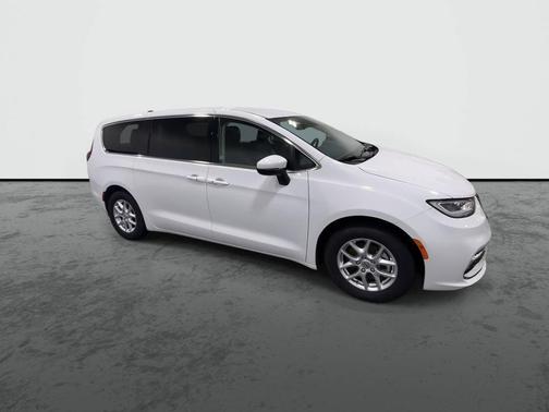 White 2023 Chrysler Pacifica Touring-L