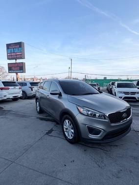 Titanium Silver 2017 Kia Sorento LX