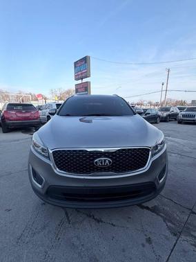 Titanium Silver 2017 Kia Sorento LX