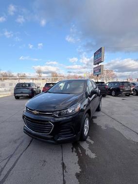 Mosaic Black Metallic 2019 Chevrolet Trax LS
