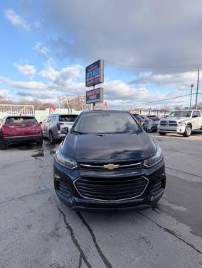 Mosaic Black Metallic 2019 Chevrolet Trax LS