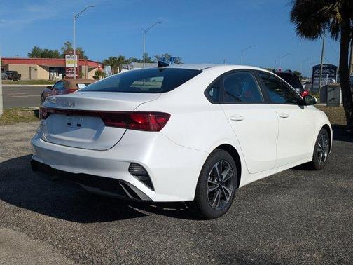 Snow White Pearl 2023 Kia Forte LXS